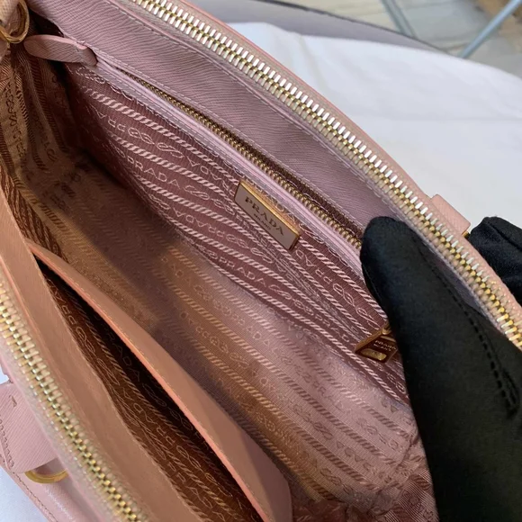 Prada Saffiano Tote - Picture 4 of 17